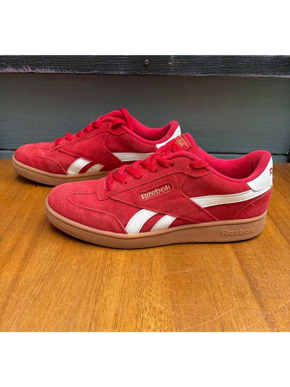 Reebok Court Advance Suede Sneakers Womens 8.5 Red Gum Sole Casual Shoes